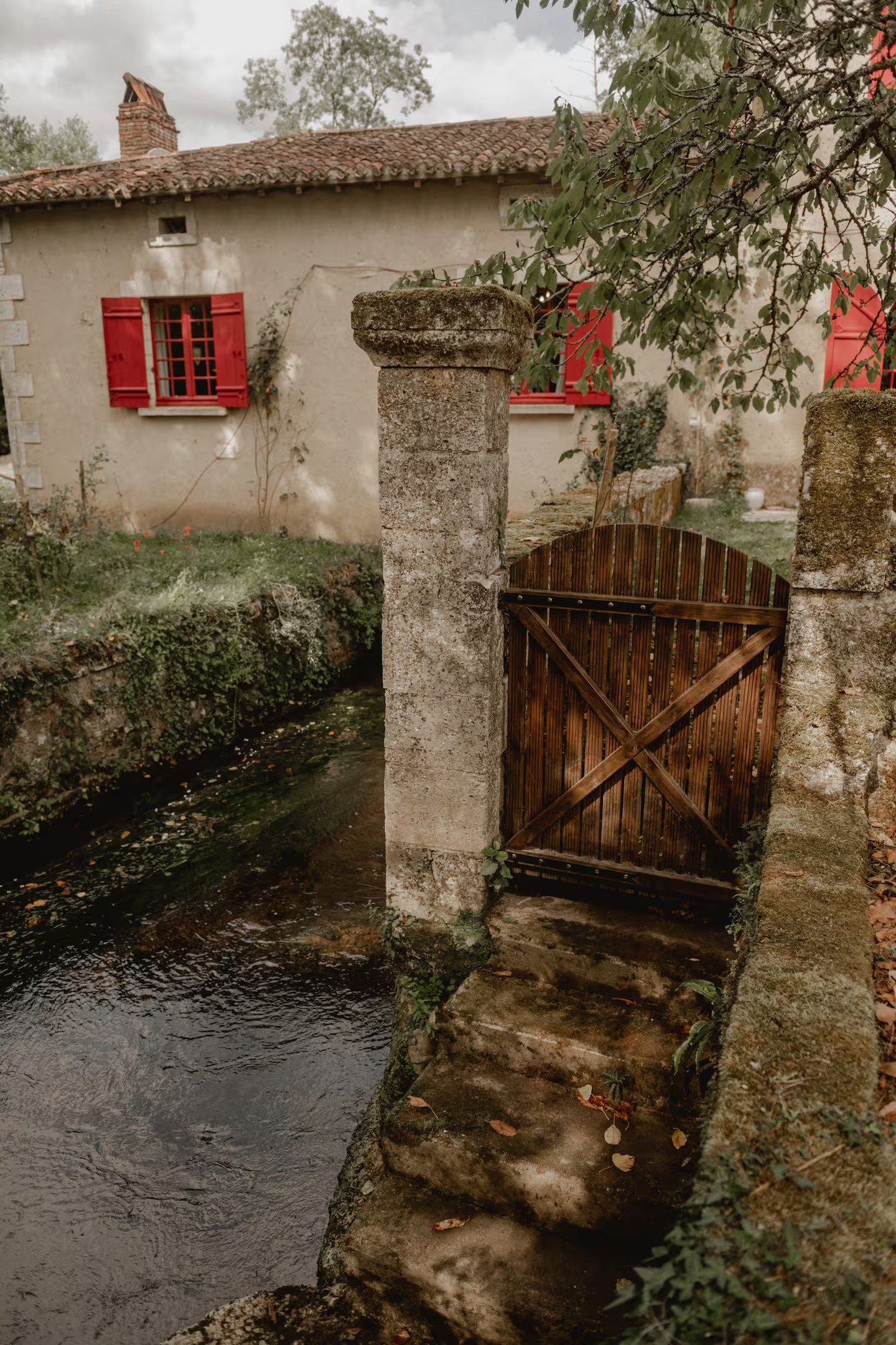jardin du gîte Moulin Chez Nanot au bord de la Dronne