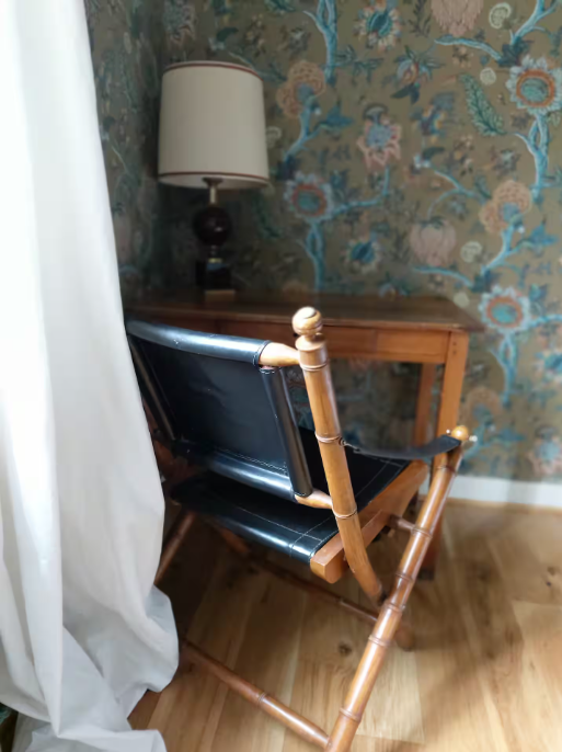 Espace de travail – bureau dans la chambre 1 à l'étage