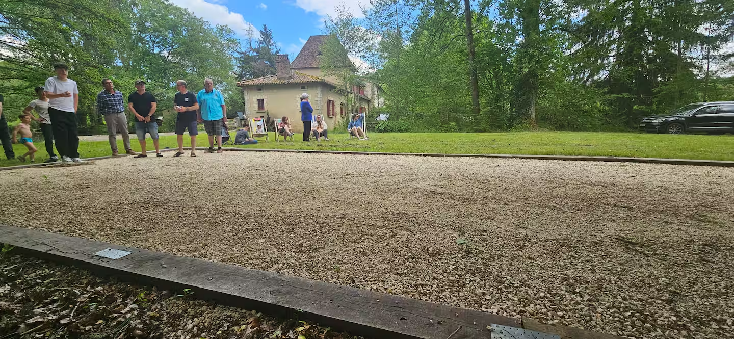 Extérieur – terrain de pétanque de nuit