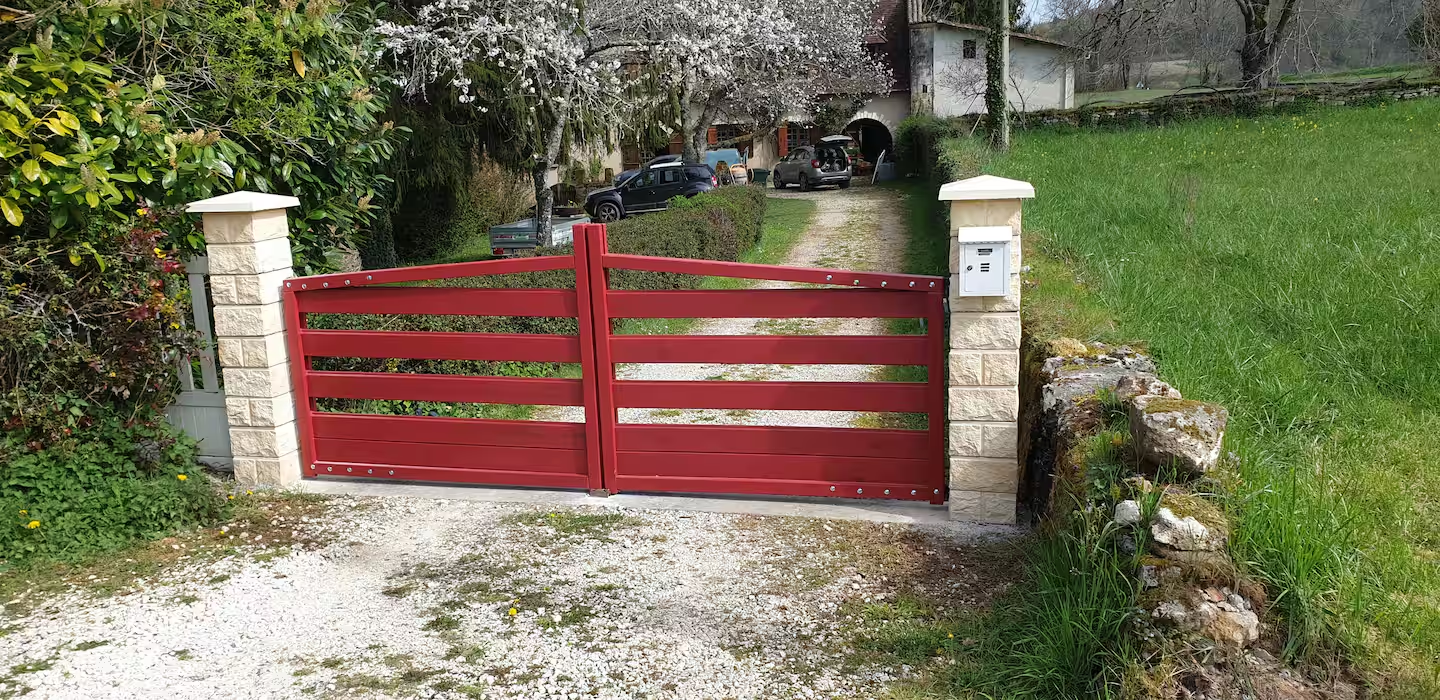 Portail d'entrée du moulin